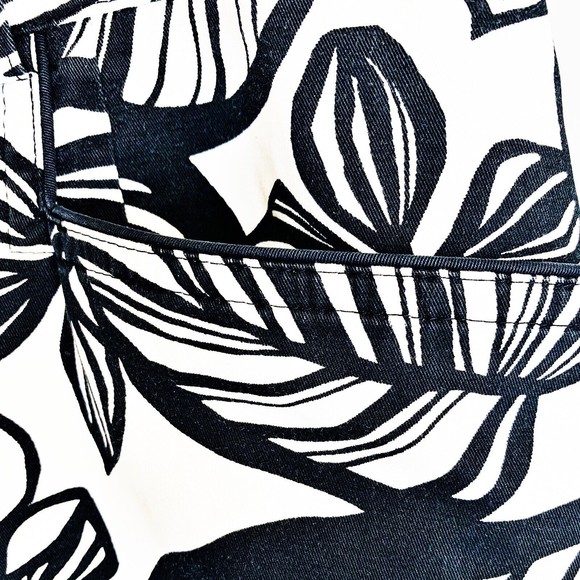 Talbots Petites Stretch Black White Leaf Print Cropped Pants Capris Palm Sz 14 - Picture 3 of 5